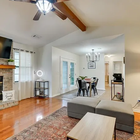 Bright Lynn Haven Home With Screened Porch And Yard!